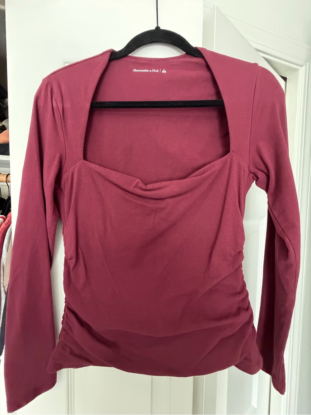 Abercrombie & Fitch Womens Long-Sleeve Square Neck Top in Wine